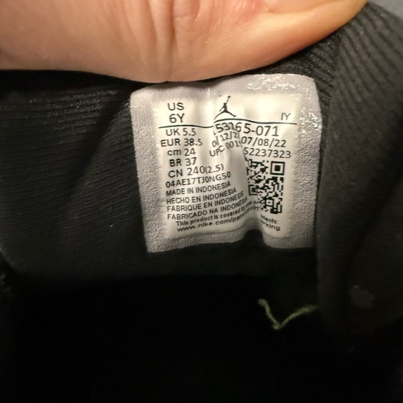 Nike Air Jordan 12 Retro GS Black Taxi 153265-071 Size 6Y Sneakers Black Yellow - Picture 7 of 10